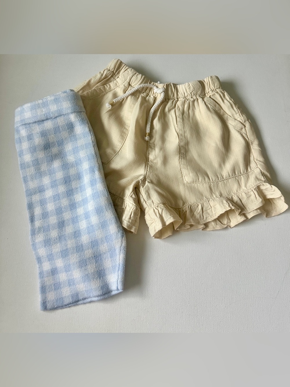 Zara girl’s 2 pants - Gingham Knit Shorts and yellow pants.  Size 3-4T.